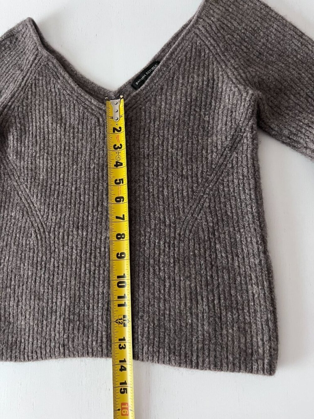 Banana Republic Taupe Ribbed Wide V-Neck Wool Blend Sweater - Size Med - Picture 6 of 6